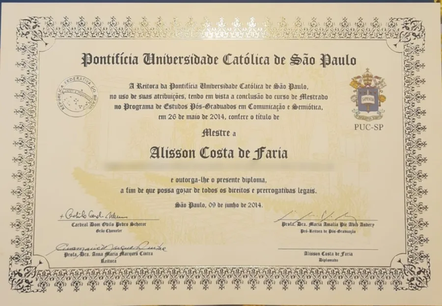 Diploma de mestrado em Comunicação e Semiótica pela PUC-SP